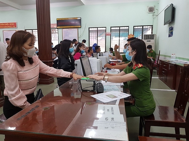the can cuoc cong dan lai co mau moi nguoi dan tiep tuc di doi