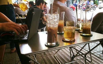 Nhà hàng, quán cà phê tại Hà Nội giãn cách khách hàng từ 0h ngày 19/8