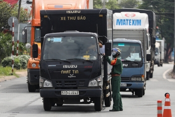 TP.HCM tăng cường quân đội để kiểm soát vùng đỏ, giúp dân đi chợ và tiếp cận y tế