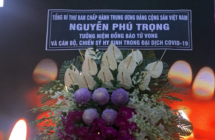 Người dân cả nước cùng tưởng niệm đồng bào tử vong và cán bộ, chiến sĩ hy sinh trong đại dịch COVID-19