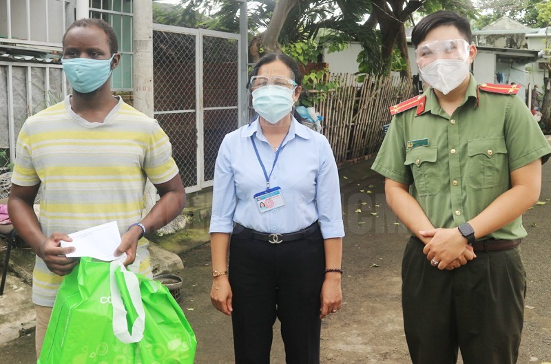 Giải pháp tiêm vắc xin, hỗ trợ an sinh xã hội giúp tháo gỡ khó khăn cho lao động người nước ngoài tại Việt Nam