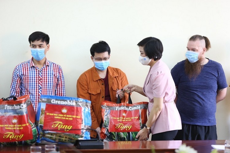 Nhiều giải pháp hỗ trợ giáo viên người nước ngoài thất nghiệp vì COVID-19 tại Hà Nội và TP. HCM