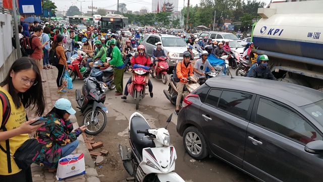 chen chuc doi mua do ve ha noi cuoi ngay nghi le