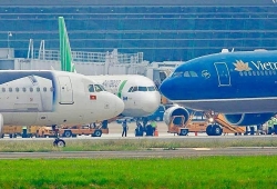 Sự thật Bamboo Airways bị tố "giật" phi công, gây thiệt hại ngàn tỷ