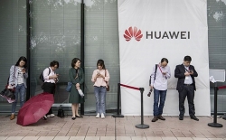 Dài cổ chờ Huawei ra hệ điều hành mới thay thế Android