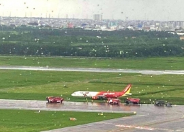 Tin mới vụ máy bay VietJet trượt đường băng: Toàn bộ hành khách về nhà ga an toàn