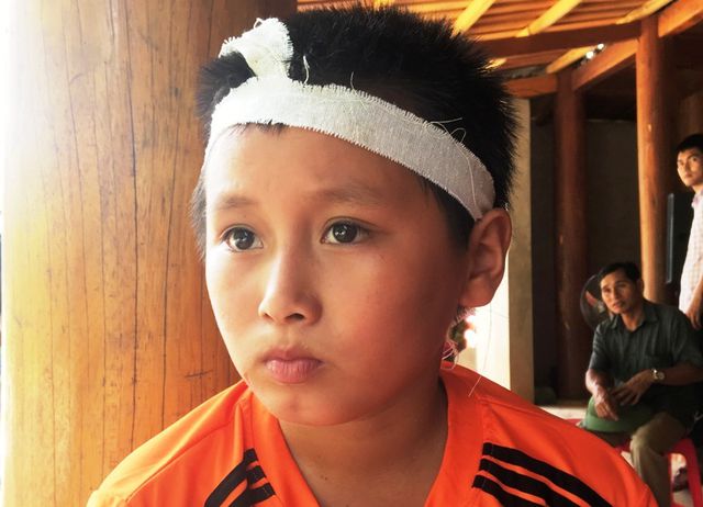 Bé 10 tuổi thoát chết thần kỳ khi bị lũ cuốn trôi 4 kilomet ở Thanh Hoá