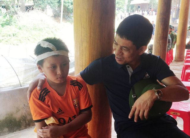 Bé 10 tuổi thoát chết thần kỳ khi bị lũ cuốn trôi 4 kilomet ở Thanh Hoá