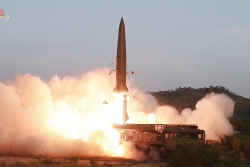 Triều Tiên phóng tên lửa bay xa 330km, Hàn Quốc rối bời