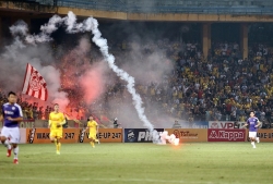 CĐV Nam Định bị cấm sân khách 2 trận, sân Hàng Đẫy bị treo hết mùa giải