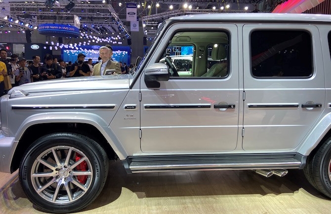 vua dia hinh mercedes g63 gia gan 11 ty ngoai ham ho trong muot ma