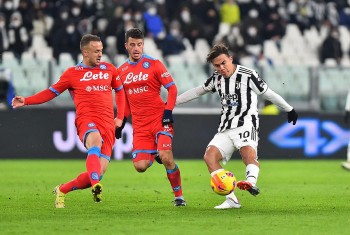 Hòa Napoli, Juventus thất thế trong cuộc đua vào top 4 Serie A