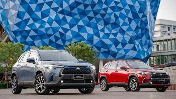 Toyota Corolla Cross 2020: Chọn động cơ xăng hay hybrid?