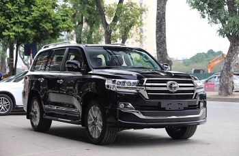 toyota fortuner land cruiser va alphard bi trieu hoi o viet nam do loi bom nhien lieu