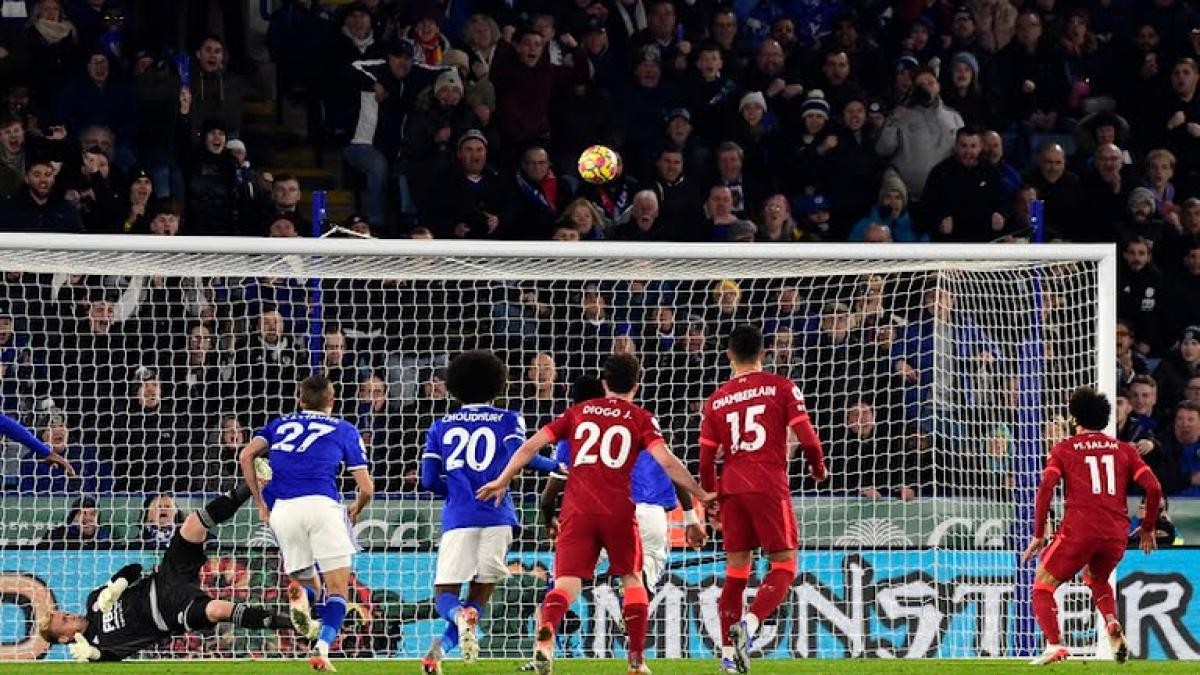 Salah đá hỏng phạt đền, Liverpool nhận thất bại trước Leicester