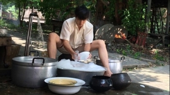 Sai chàng rể tương lai đi rửa bát, bố vợ cho bài học khiến chàng trai bất ngờ