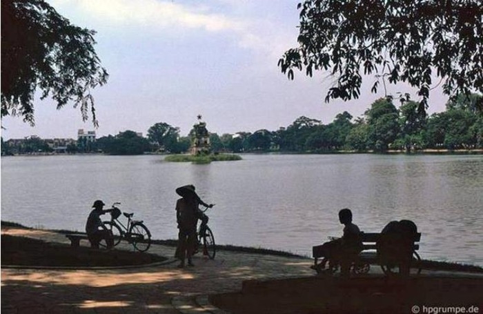 ha noi cuoi thoi ky bao cap qua nhung buc anh hiem hoi