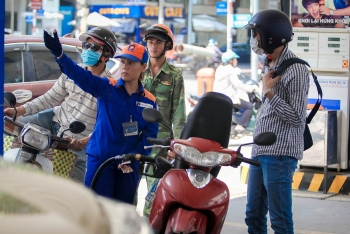 tu 15h chieu 285 gia xang chinh thuc tang manh