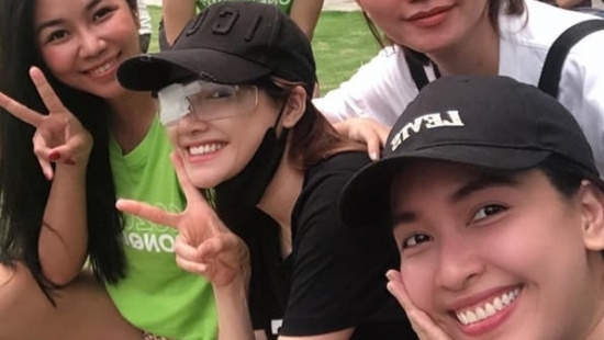 tin tuc giai tri showbiz viet 67 nha phuong bang kin mot mat nghe si ai nhu bi chan thuong cot song