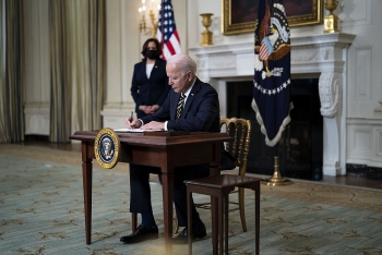 Biden quyết định thu hồi sắc lệnh của Trump về Quy định Tài chính và Nhập cư