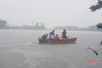 Chủ tịch tỉnh Hà Tĩnh yêu cầu sơ tán khẩn cấp hơn 45.000 dân đi tránh lũ