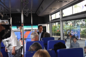 lac quan voi covid 19 thong doc phnompenh dua khach tren du thuyen westerdam di tham quan