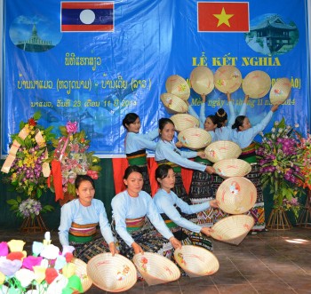 Kết nghĩa bản – bản: Nhịp cầu đoàn kết hữu nghị Kết nghĩa bản – bản: Nhịp cầu đoàn kết hữu nghị