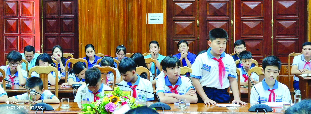   Đại diện trẻ em Quảng Bình phát biểu tại đối thoại với Đoàn ĐBQH tỉnh Quảng Bình do Plan Interntional Vietnam phối hợp với Ban thường vụ Tỉnh Đoàn Quảng Bình tổ chức.