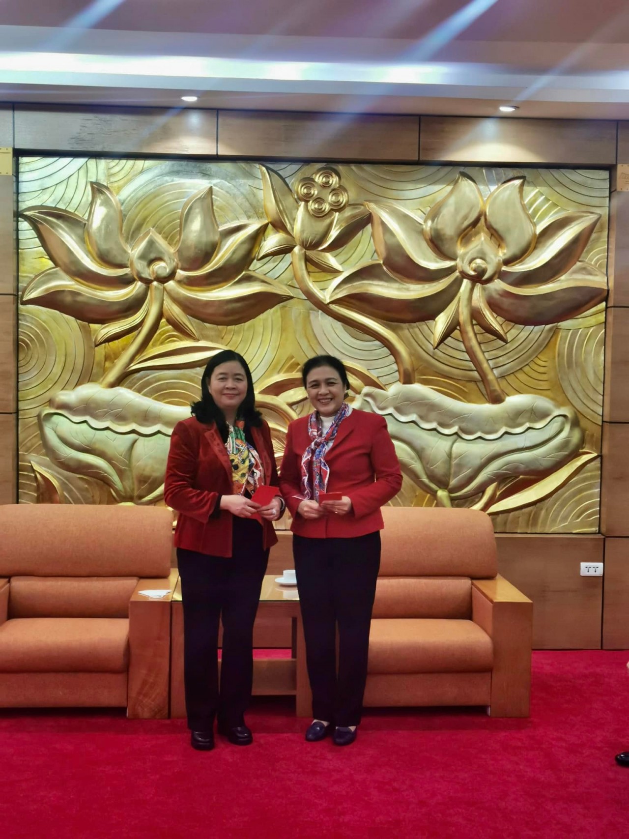 Trưởng ban Dân vận Trung ương Bùi Thị Minh Hoài thăm, chúc Tết VUFO Trưởng ban Dân vận Trung ương Bùi Thị Minh Hoài thăm, chúc Tết VUFO