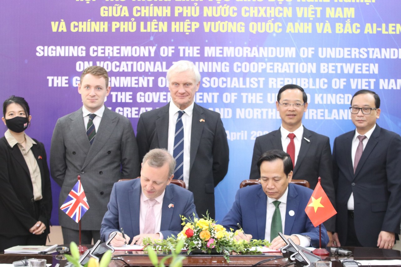 Việt Nam và Anh hợp tác phát triển giáo dục nghề nghiệp Việt Nam và Anh hợp tác phát triển giáo dục nghề nghiệp