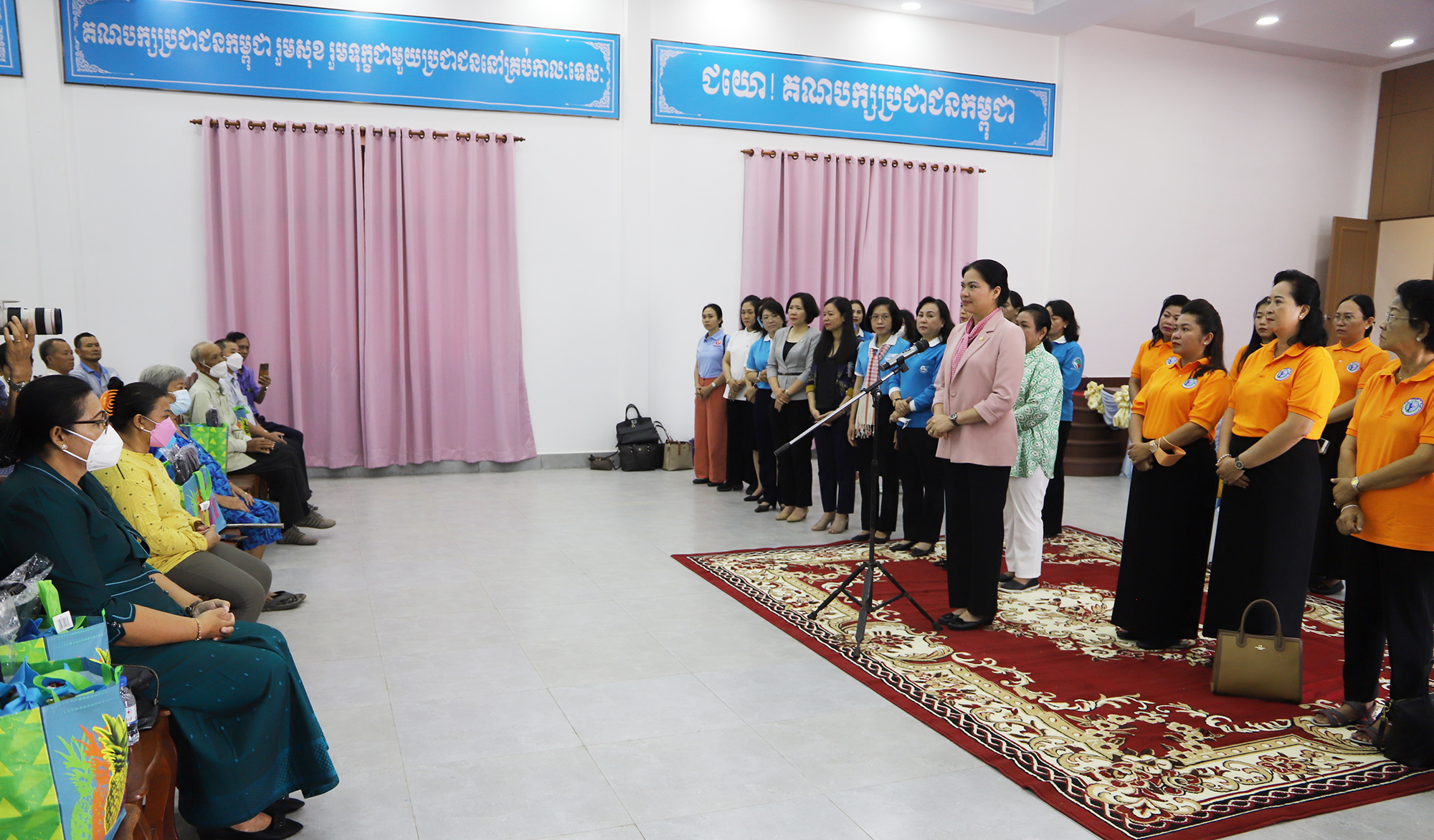 Cuộc gặp xúc động với những phụ nữ Campuchia từng hỗ trợ quân tình nguyện Việt Nam và người Việt sinh sống tại tỉnh Kampot  - Ảnh 2.