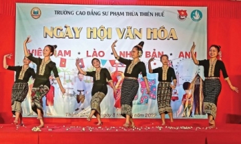 tinh huu nghi sinh vien viet lao