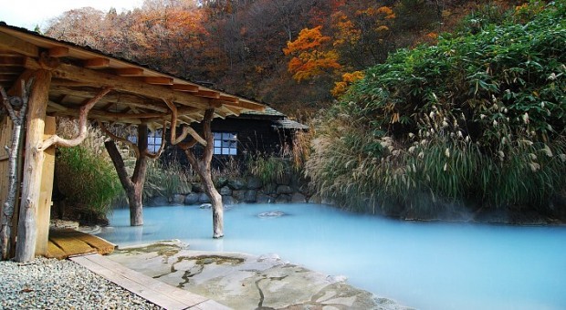 Nhật Bản hiện đã phát triển khoảng 27.000 điểm tắm khoáng nóng (Onsen) và loại hình dịch vụ này trở thành “ngành kinh doanh tỷ đô” .