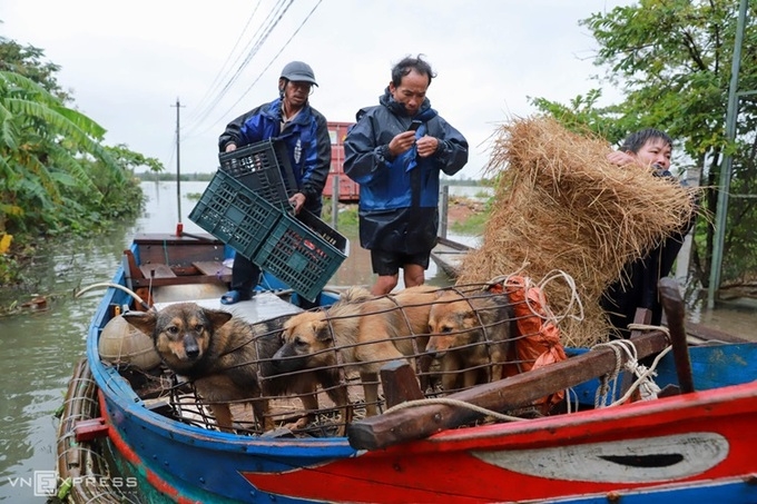 Lãnh đạo nhiều nước gửi lời thăm hỏi, chia sẻ với người dân vùng lũ lụt tại miền Trung Việt Nam