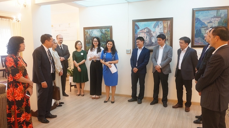 Đại sứ quán Bulgary rót tiền cho hoa sen Việt– cơ hội thay đổi cuộc đời người phụ nữ nông thôn Việt Nam