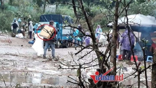 Đời cửu vạn vùng biên: Bí mật ở con đường bán sức kiếm tiền triệu mỗi đêm