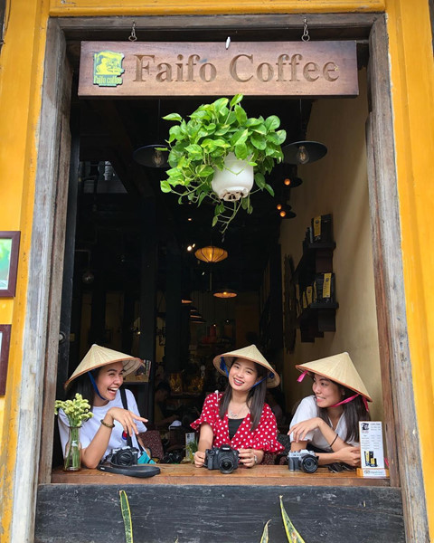 tan huong tron ven ve binh yen cua hoi an tai 5 tiem ca phe co dien