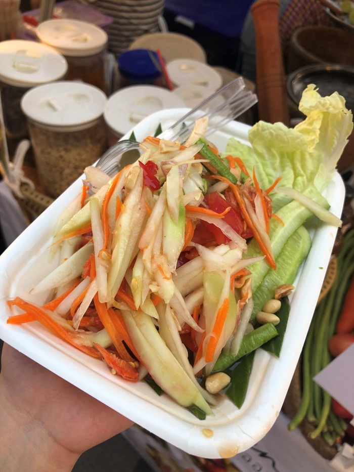 cung food blogger ba chua via he diet sach am thuc thai lan
