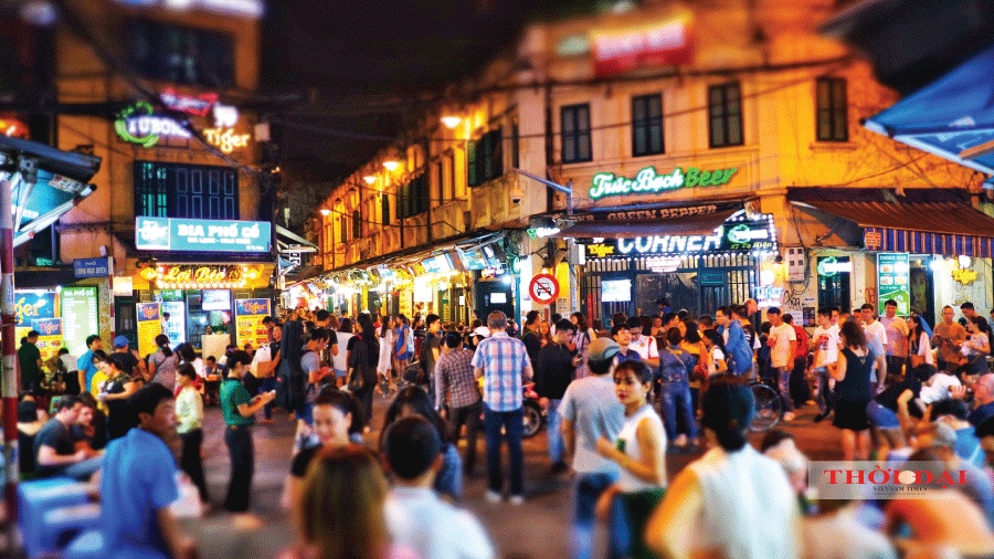 Khám phá "ngã tư quốc tế" Tạ Hiện giữa lòng phố cổ Hà Nội