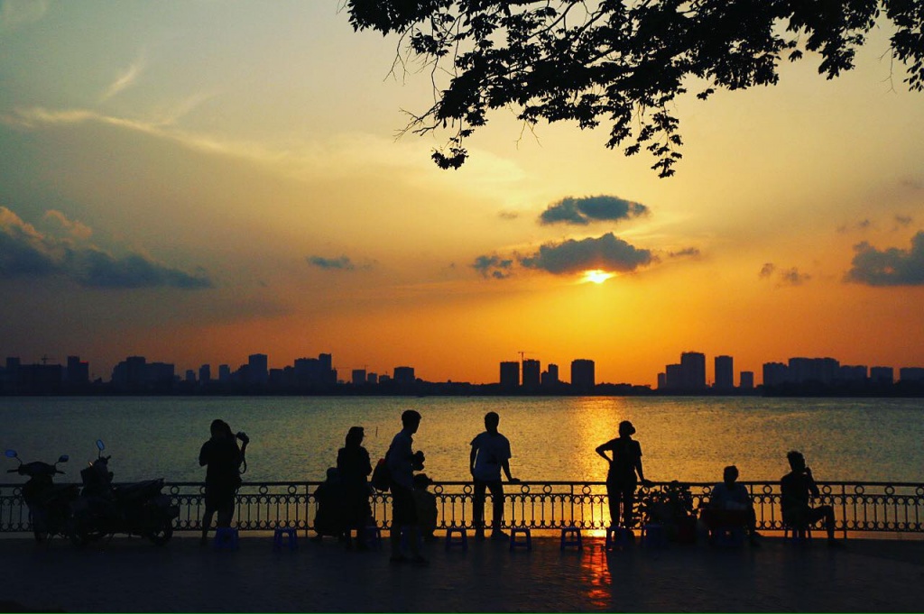 nhung khu pho lung danh thu hut dong dao khach tay o ha noi