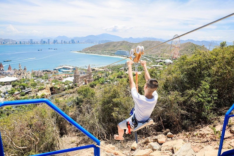 khai truong duong truot zipline so huu 3 ky luc viet nam tai vinpearl nha trang