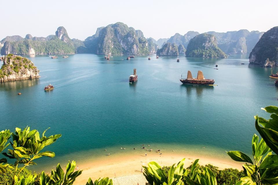 10 Bãi Biển Đẹp Nhất Việt Nam Do Tạp Chí Forbes Bình Chọn -  Goldenbeachtouristgoldenbeachtourist