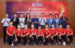 Vinamilk trao thưởng cho Đội tuyển bóng đã nữ Quốc gia vô địch Đông Nam Á 2019