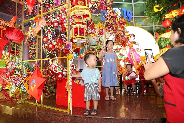 khong gian trung thu doc dao giua long ha noi