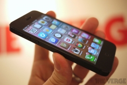 Apple bị phạt 25 triệu Euro vì cố tình làm chậm iPhone cũ