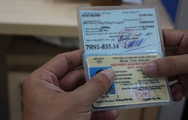 Sẽ chuyển đổi giấy đăng ký xe sang thẻ nhựa có mã QR?