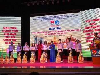 giao luu sinh vien viet nam lao campuchia ngay hoi lon cua sinh vien ba nuoc