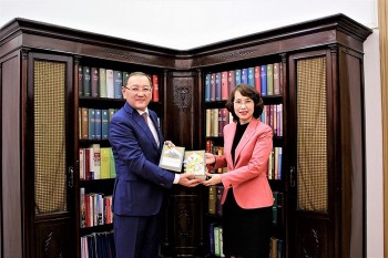 “Truyện cổ tích Kazakhstan”  - món quà ý nghĩa dành tặng trẻ em Việt Nam