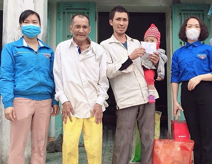 Việt kiều mang Tết ấm cho người nghèo - BaoHaiDuong