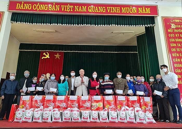 Việt kiều mang Tết ấm cho người nghèo - BaoHaiDuong